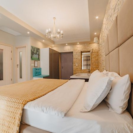 Romantic Jacuzzi Belleview Studio Sinaia Esterno foto