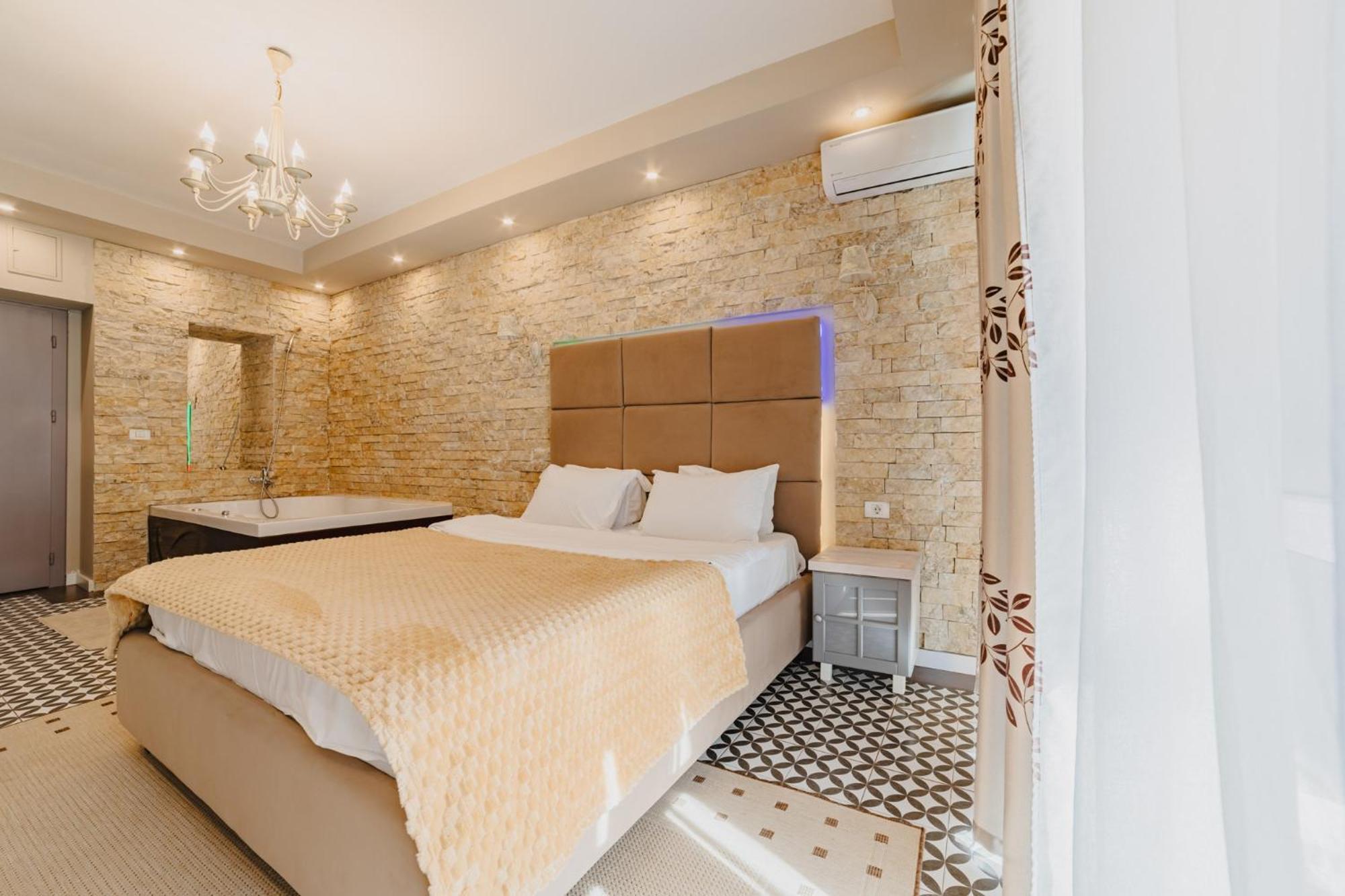 Romantic Jacuzzi Belleview Studio Sinaia Esterno foto