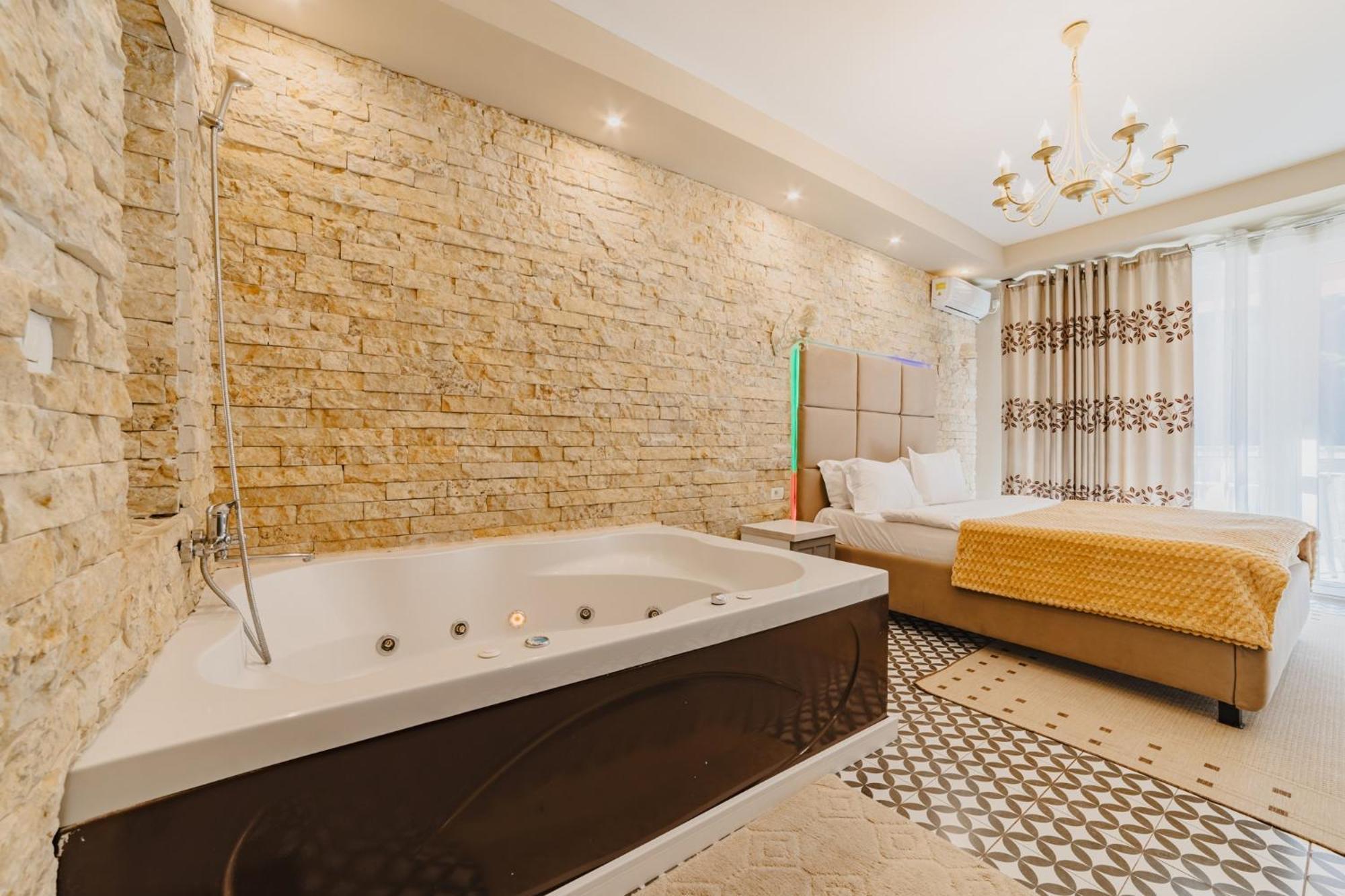 Romantic Jacuzzi Belleview Studio Sinaia Esterno foto